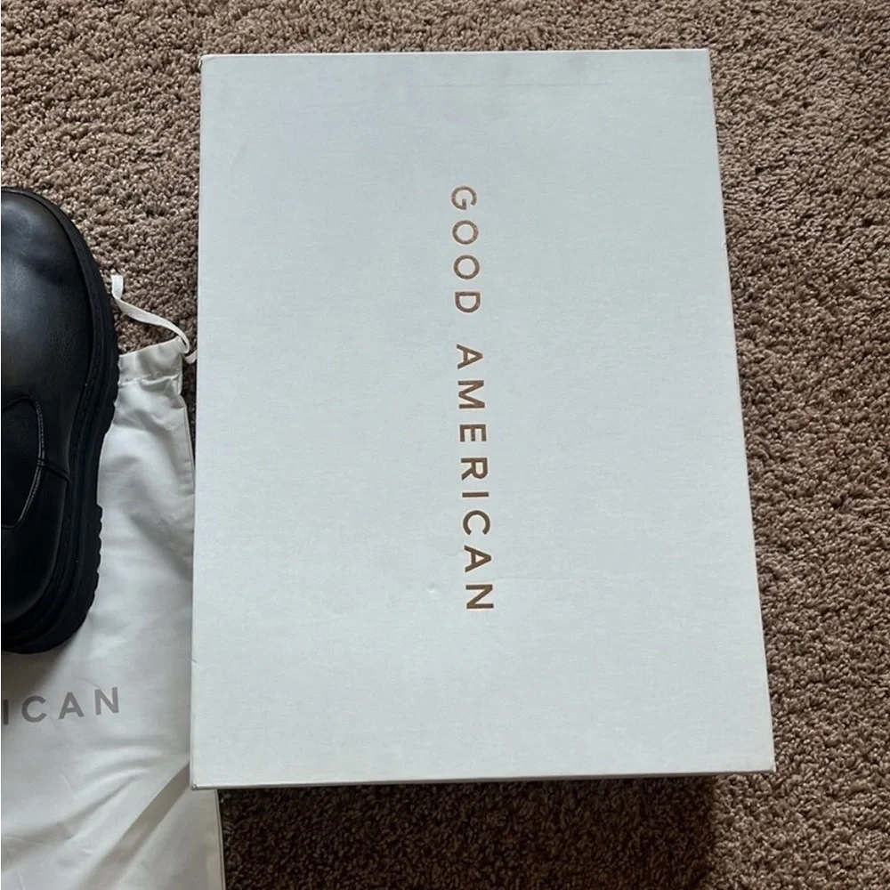 NWT Good American Chelsea Boot Size 10